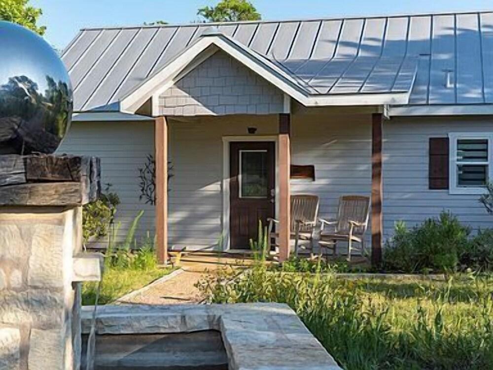 Luxury Cottage W/views-fireplace-spa Bath