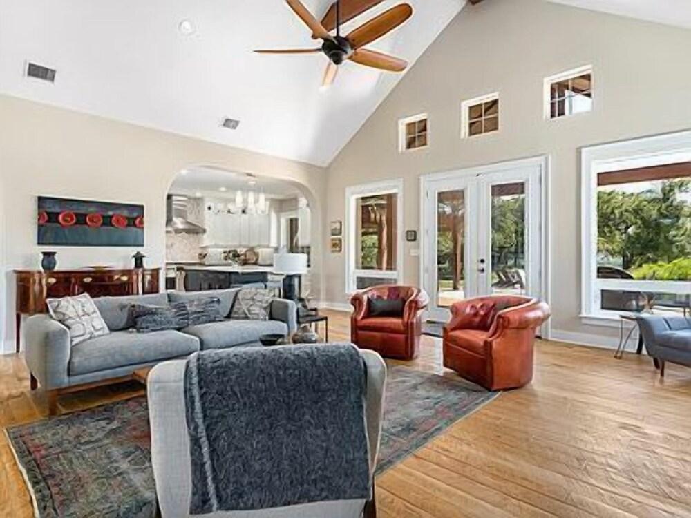 Luxury Home With New Pool! - Overlooking Vineyard!