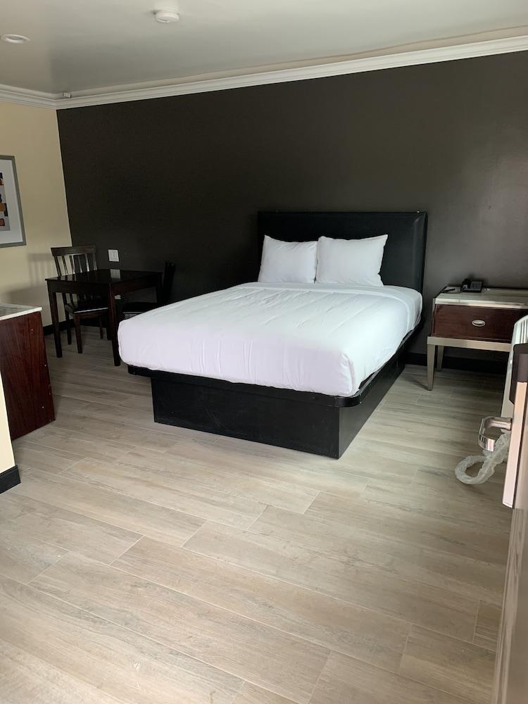 Willow Tree Inn & Suites