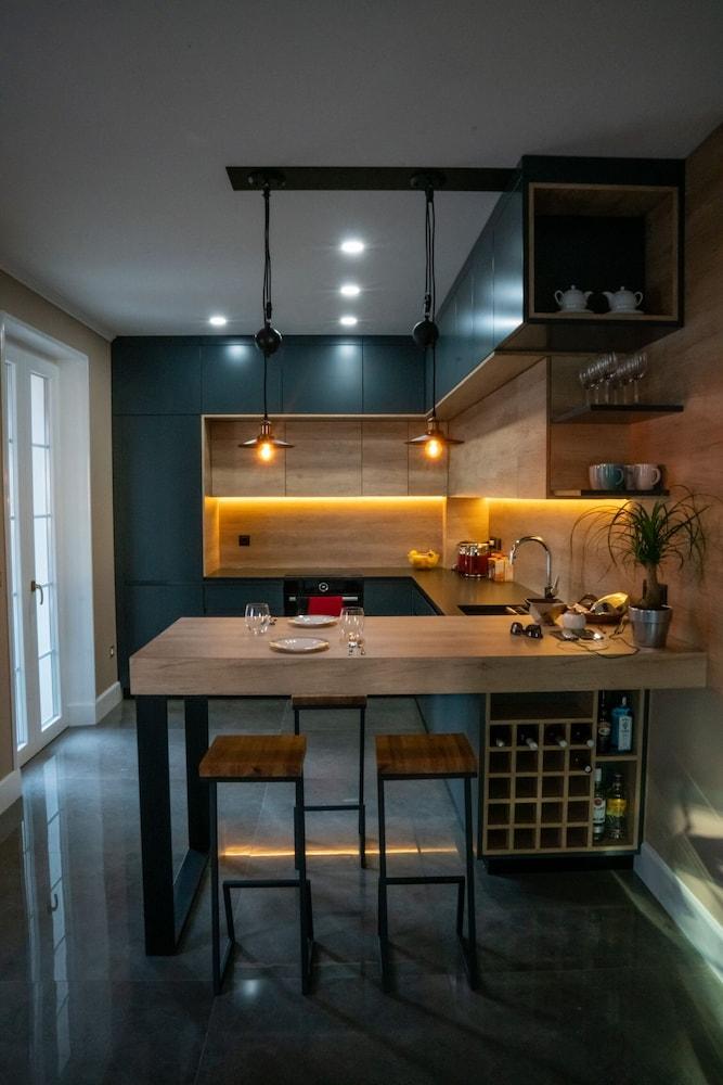 Luxury Apartment Eqanimity