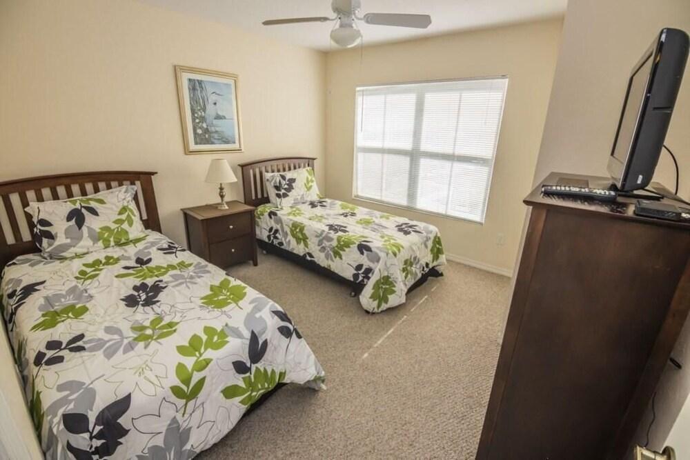 Lin's Villas at Seven Dwarfs Condo