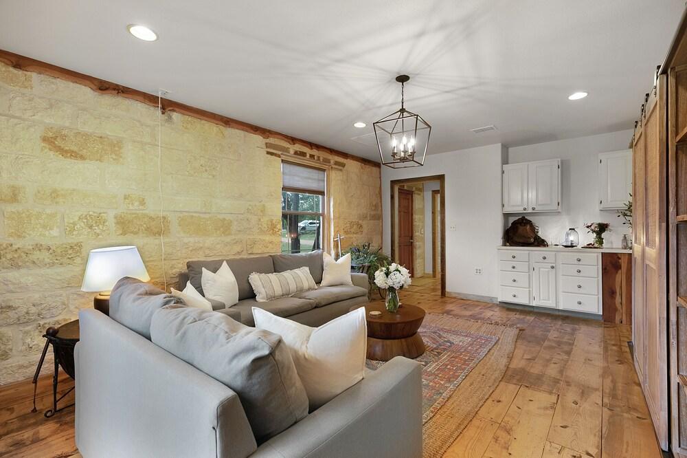 New! Luxury Home With Fire Pit & Hill Country Views