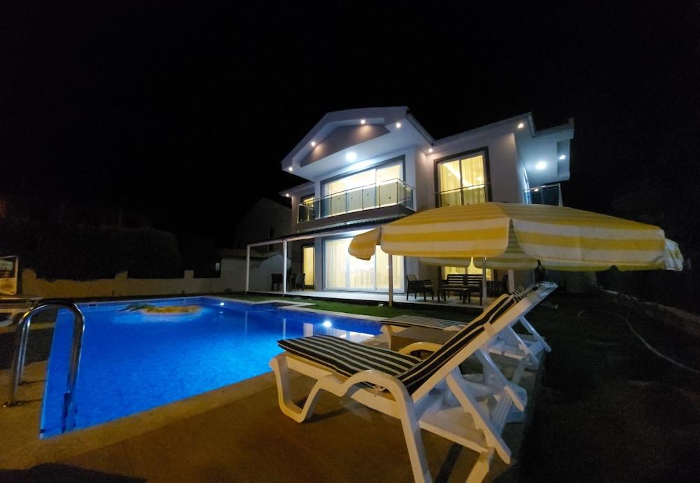 Remarkable 4-bed Villa Anka Private Pool