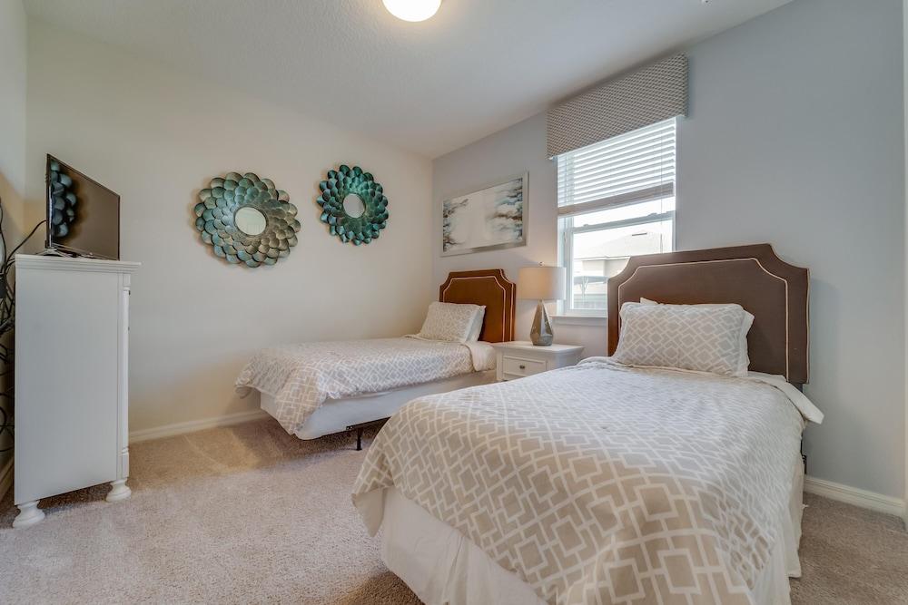 Large & Luxurious Solara Resort Home