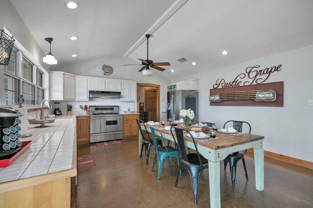 New! Gorgeous Home W/grill&views!