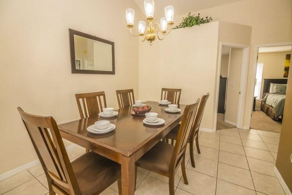 Peter's Creekside Vacation Home