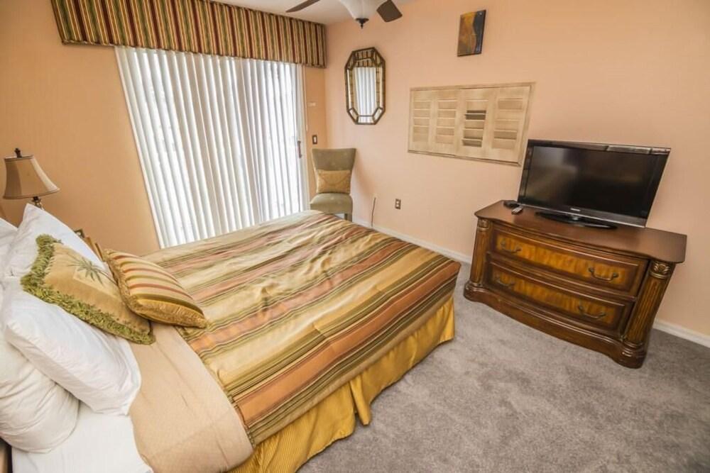 Thomas' Lake Berkley Resort Townhome