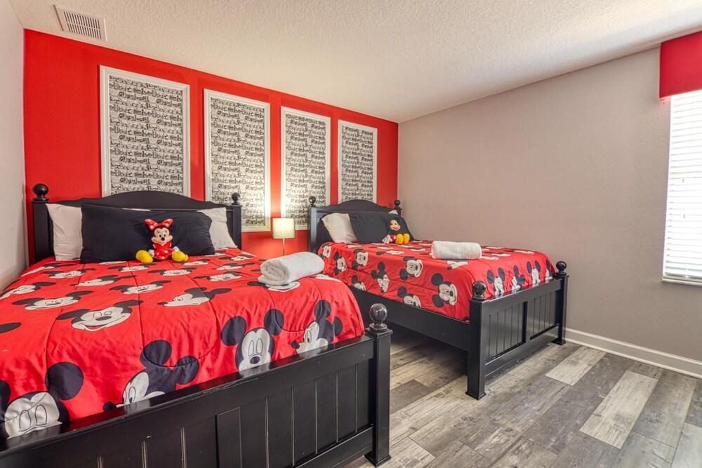 Christopers 9-bedroom Vacation Home