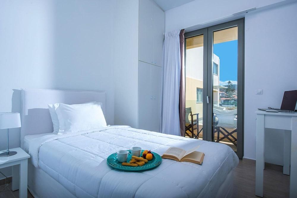 Villa Perseides by Enorme