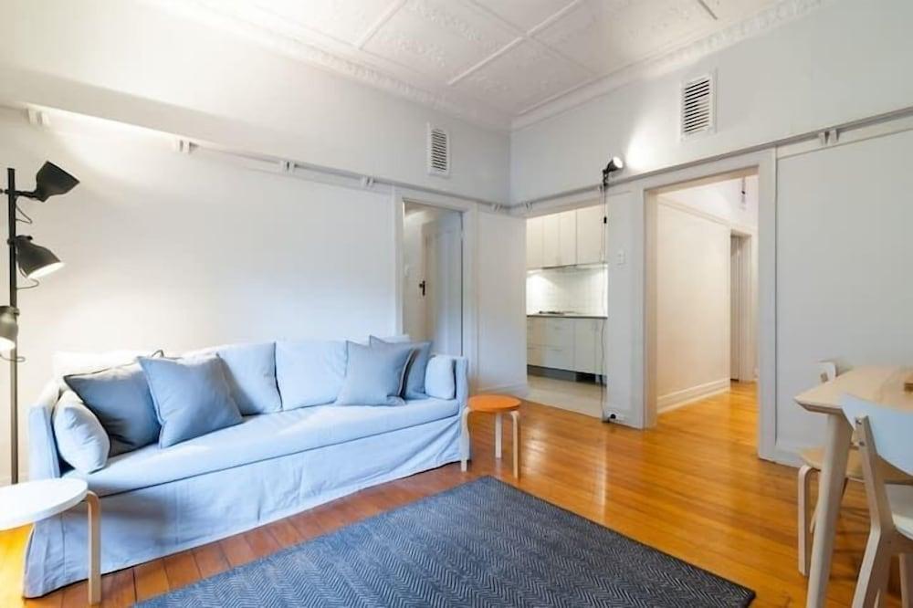 Spacious Art Deco apt. in Darlinghurst
