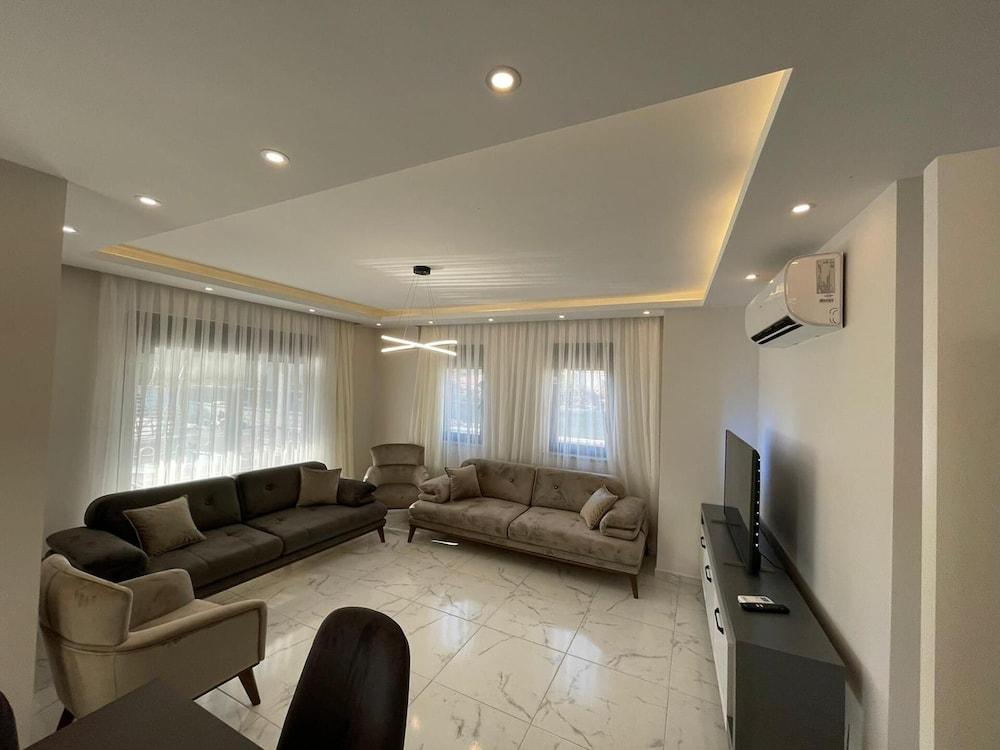 Inviting 4-bed Villa Lina With lux Pool