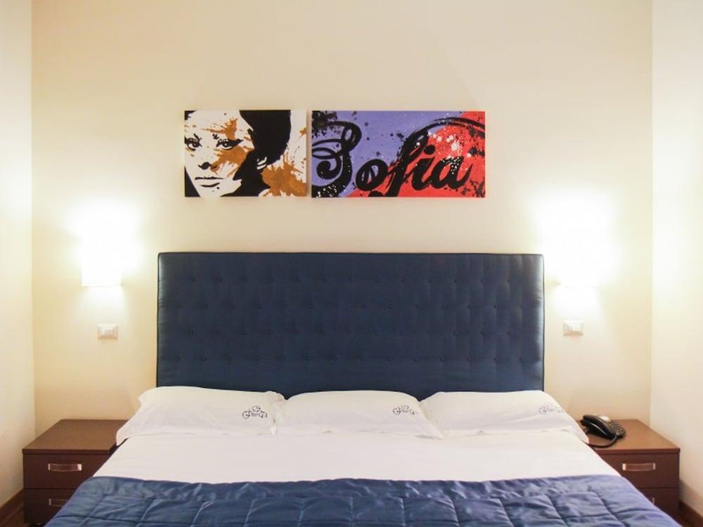 Rome Armony Suites - Deluxe Room