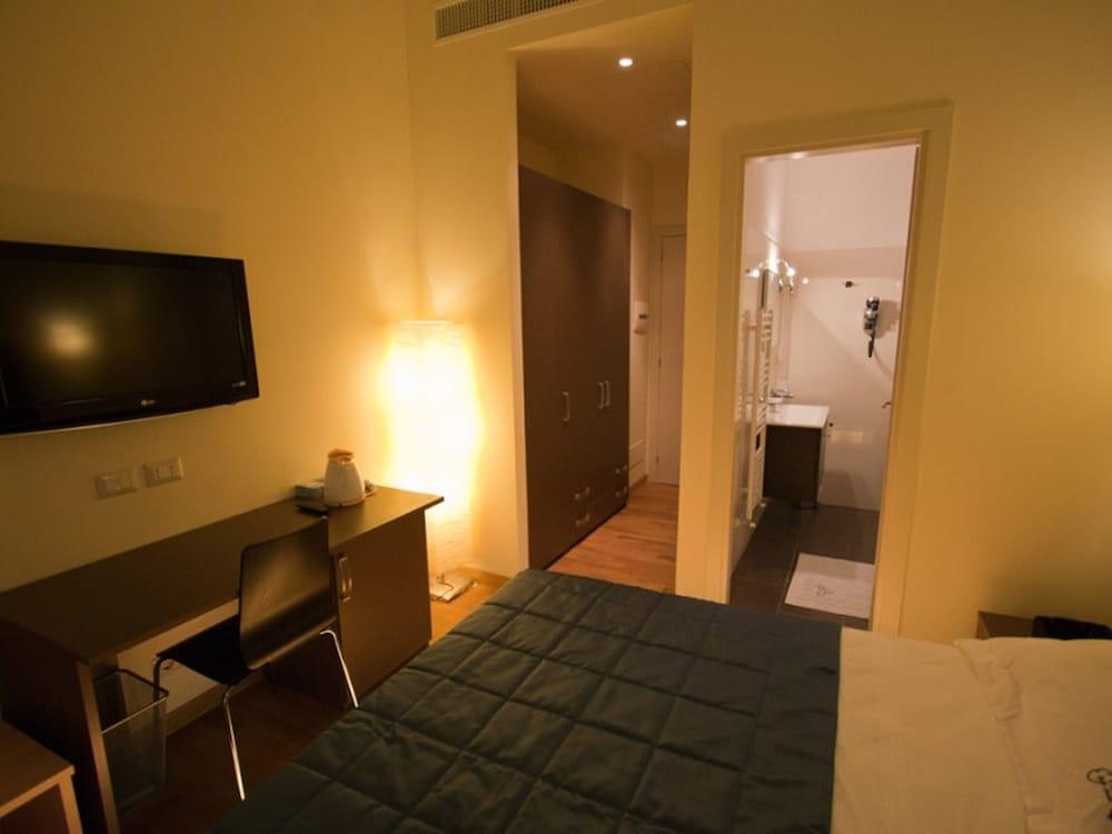 Rome Armony Suites - Superior Room