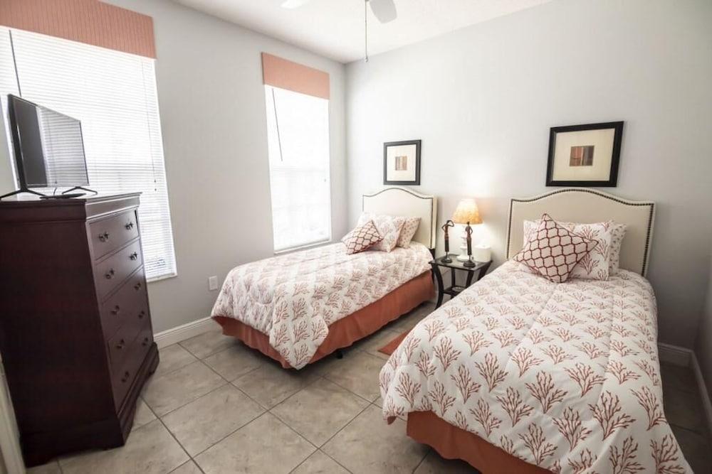 Sharon's Calabay Parc Vacation Home