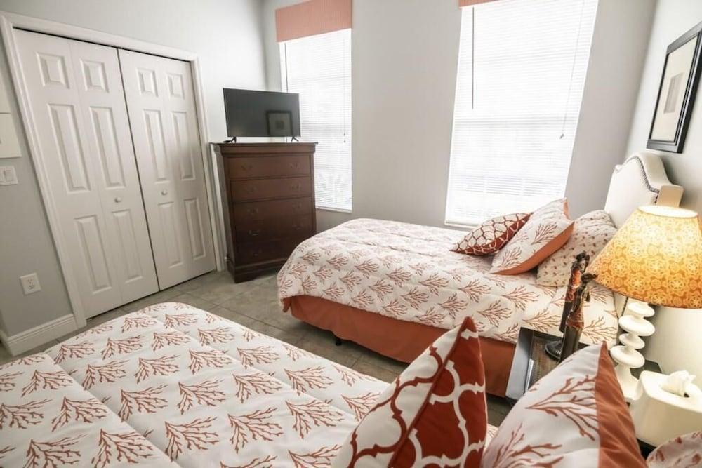 Sharon's Calabay Parc Vacation Home