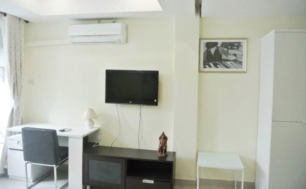 Spanish Place F1 R103