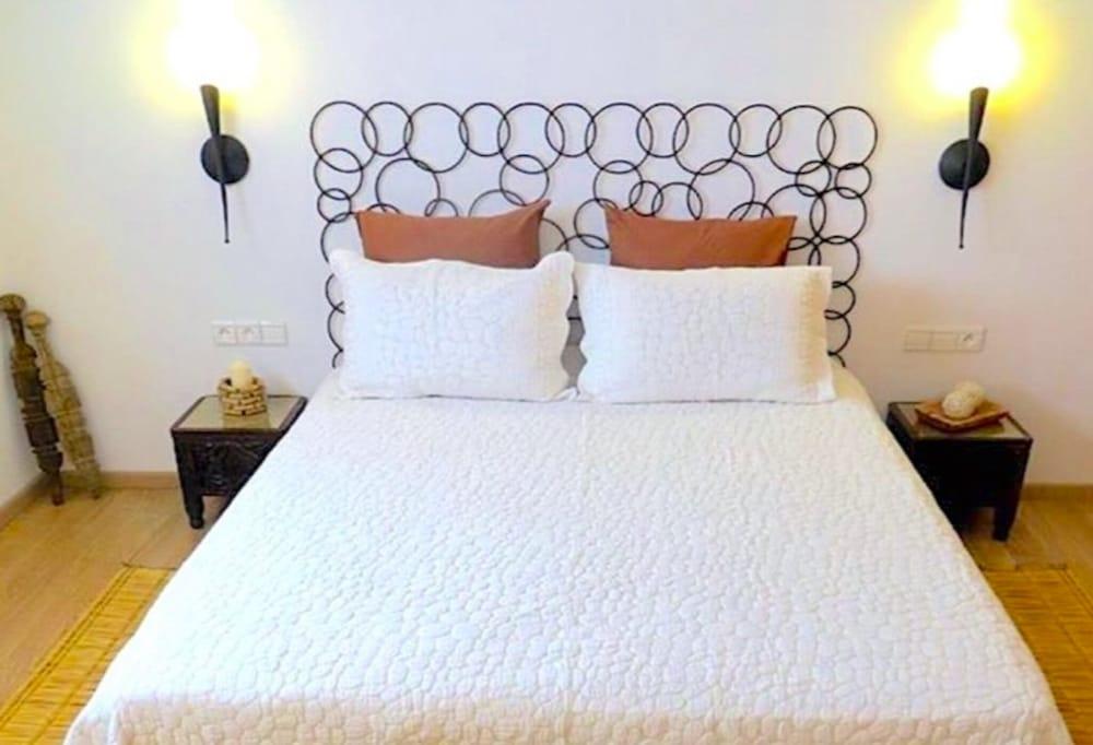 Splendid Villa With sea View