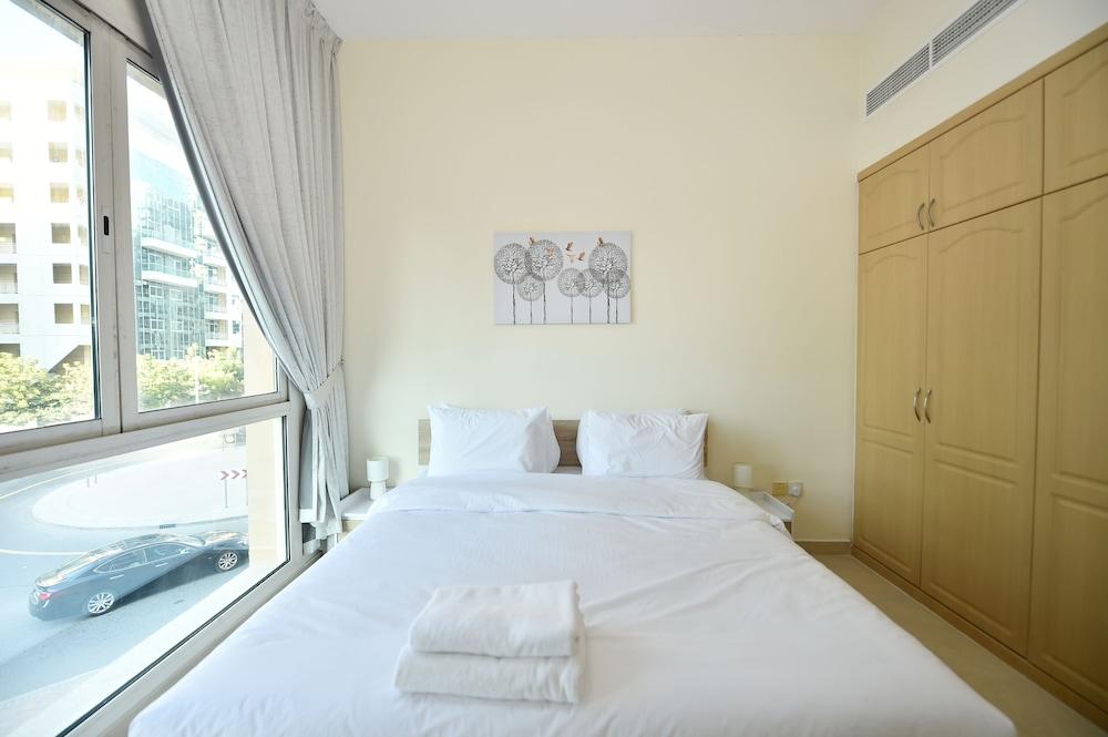 Marina Park 1 Bed with Study for 3 People