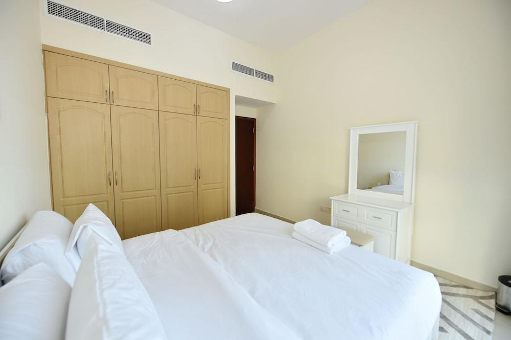 Marina Park 1 Bed with Study for 3 People