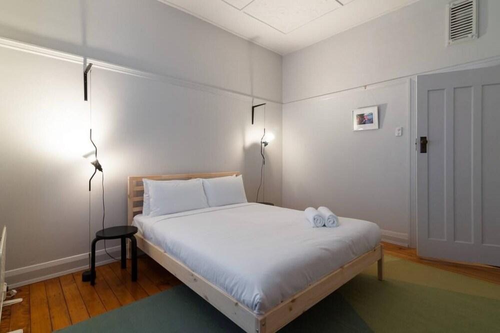 Spacious Art Deco Apartment in Darlinghurst