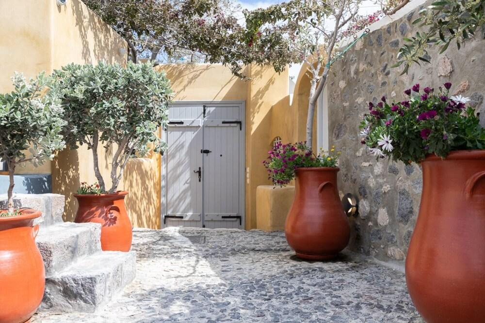 Canava House in Santorini