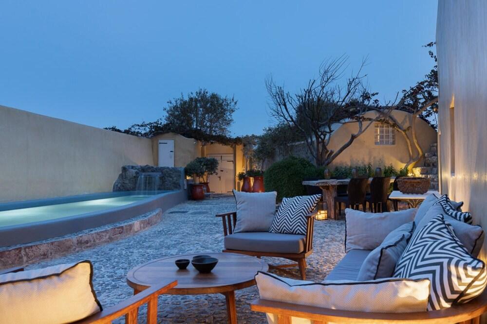 Canava House in Santorini