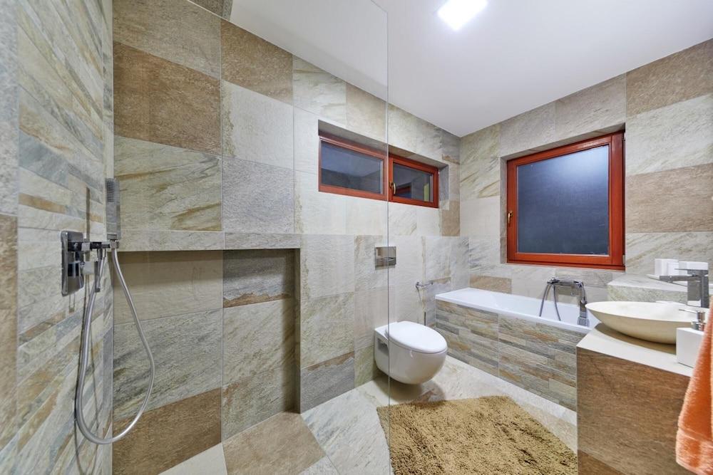 Cerna Kcg350 in Cermn