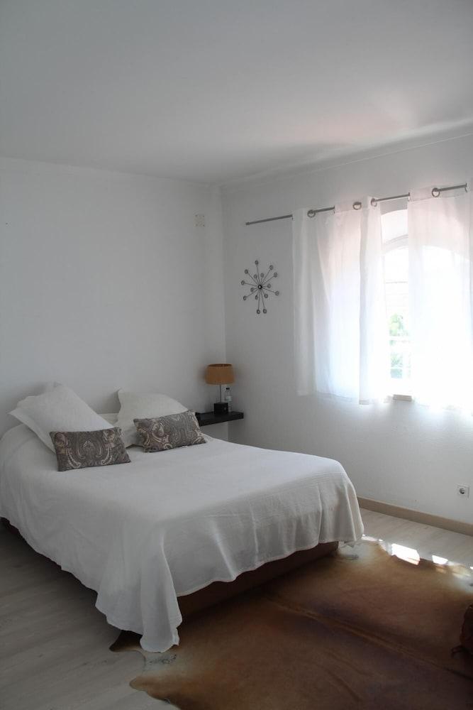 Sesimbra Stylish Villa by Homing