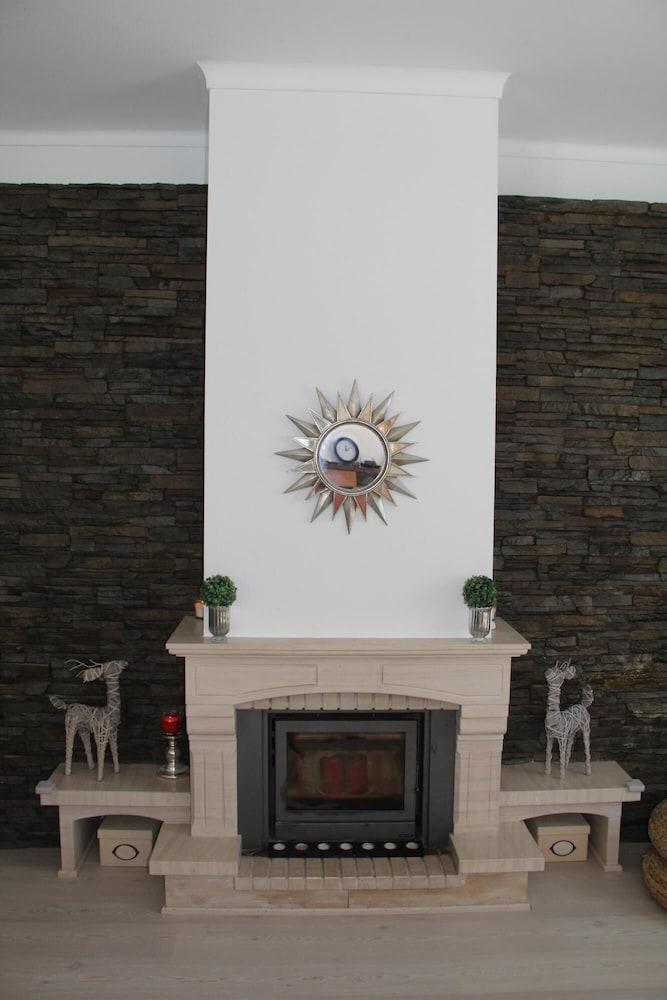 Sesimbra Stylish Villa by Homing