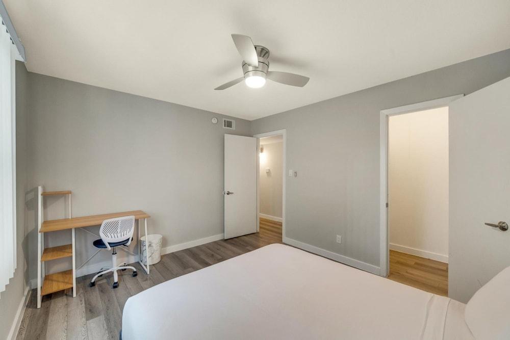 Stylish 2BR Near UT Hyde Park Evonify