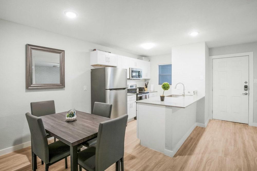 Cozy 2BR Near UT Hyde Park Evonify