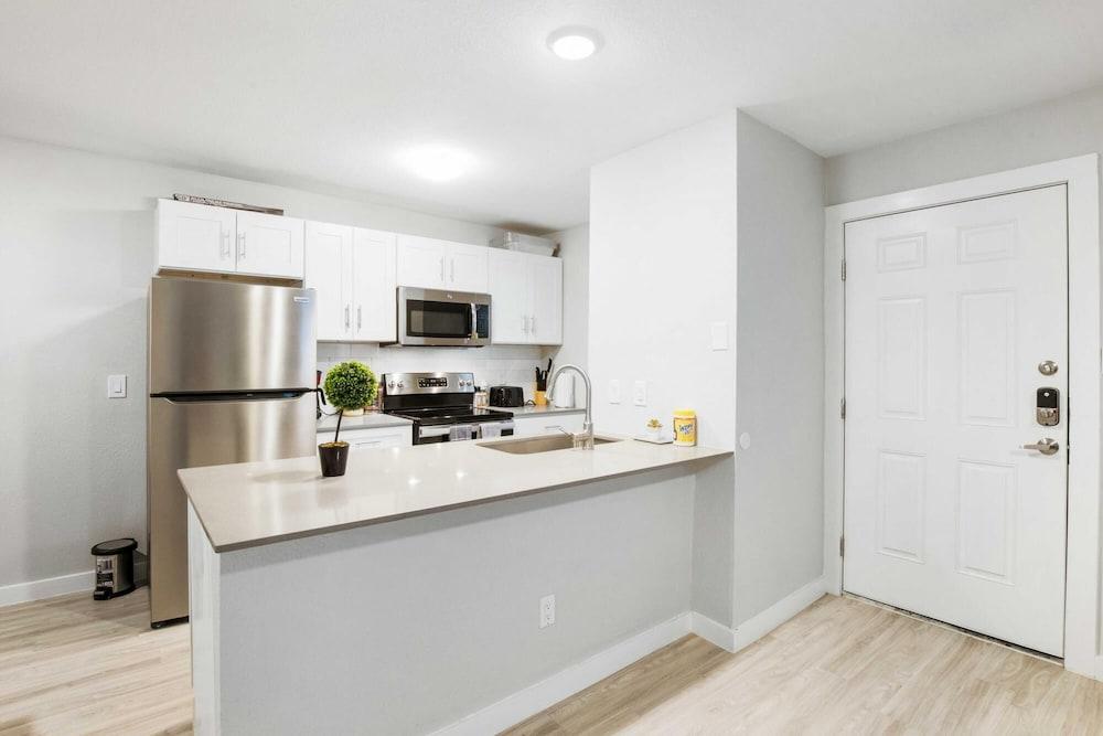 Cozy 2BR Near UT Hyde Park Evonify