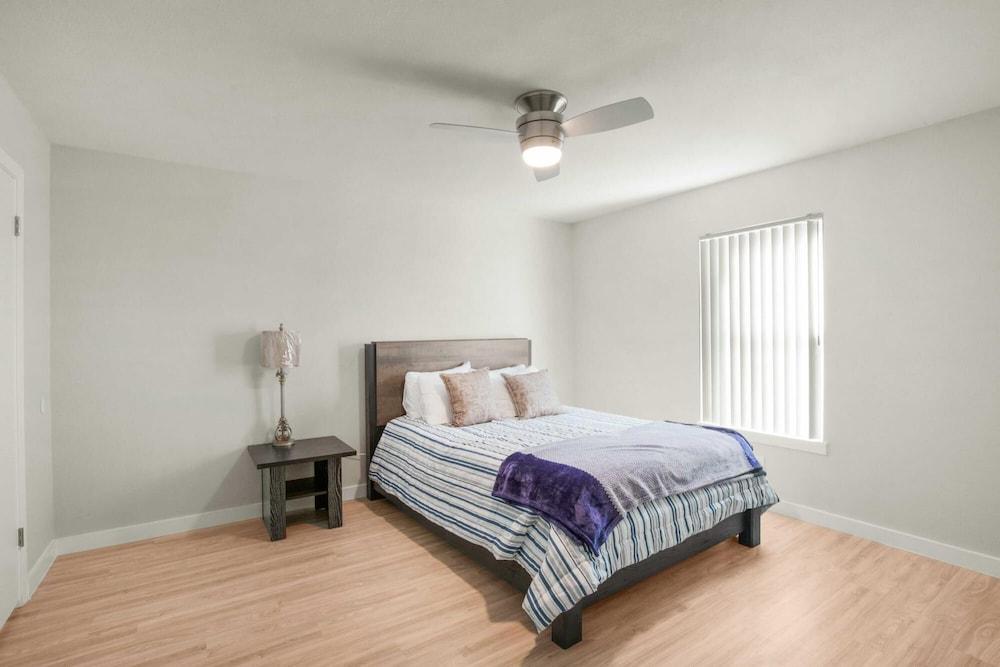 Modern 1BR Near UT Hyde Park Evonify