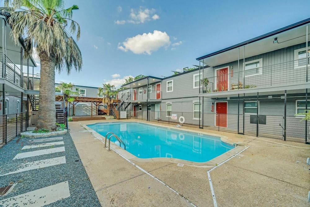 Cozy 2BR Near UT Hyde Park Evonify