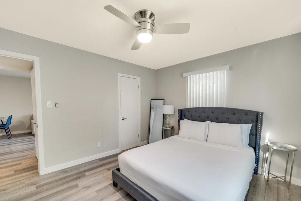 Modern 2BR Near UT Hyde Park Evonify