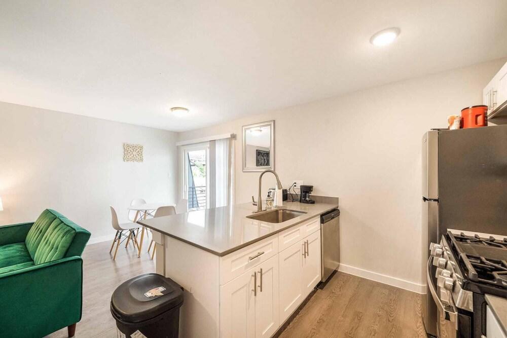 Stylish 1BR Near UT Mueller Evonify