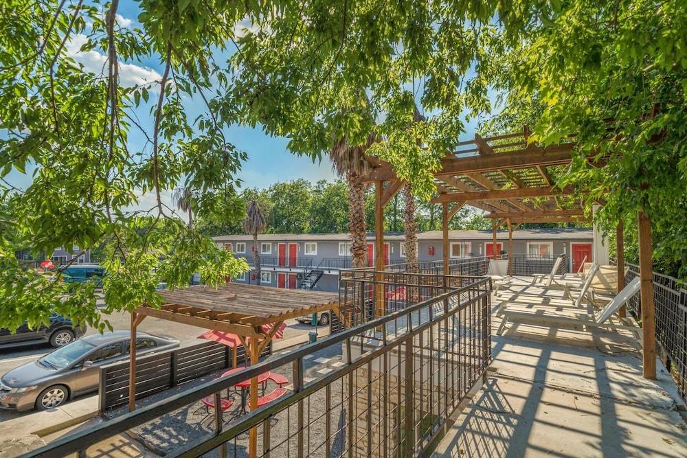 Stylish 1BR Near UT Highland Evonify