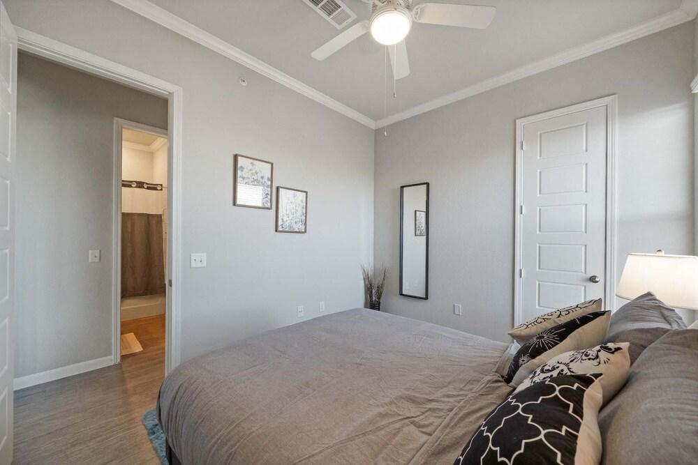 Luxury Townhome Pool North Austin Evonify