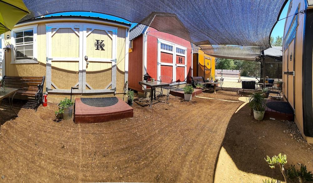 Gena's Sierra Inn & Restaurant