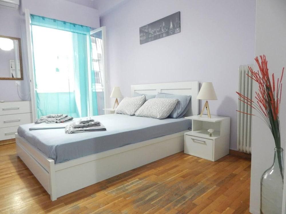 2 Bed Flat - Sleeps 3 - Parking - Wifi