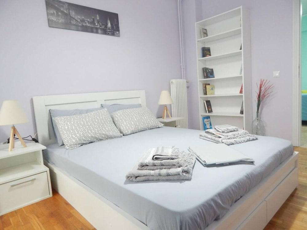 2 Bed Flat - Sleeps 3 - Parking - Wifi