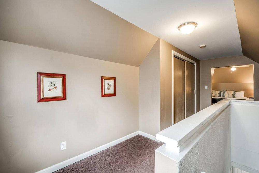 Shiny and Comfortable Oakland House