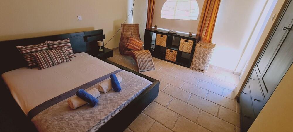 Paphos Elegance Apartment by STAY BnB
