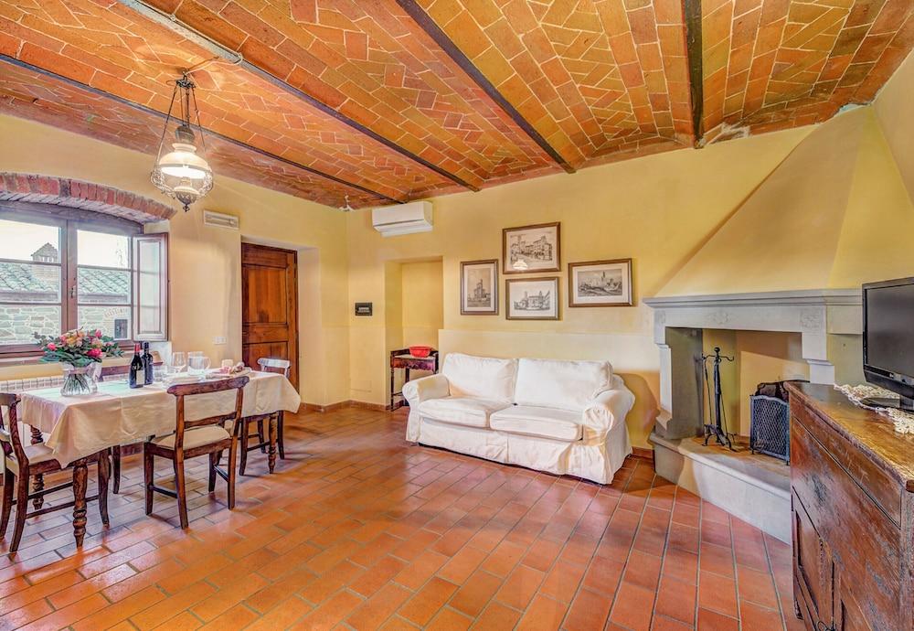 Botticelli With Whirlpool Sauna and Pool