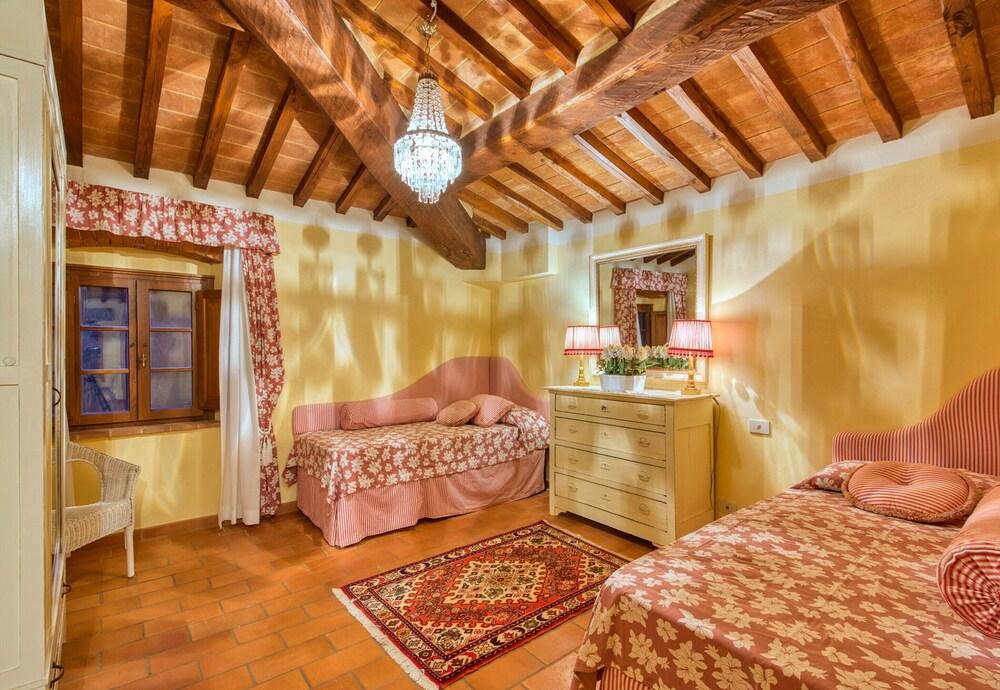 Dante With Whirlpool Sauna and Pool