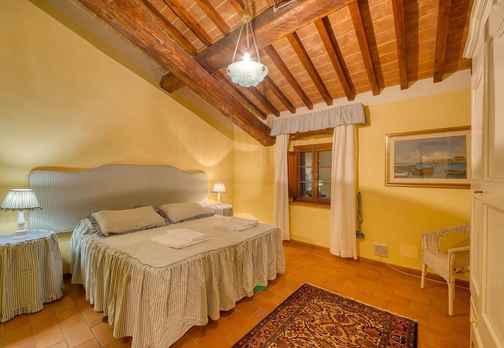 Dante With Whirlpool Sauna and Pool