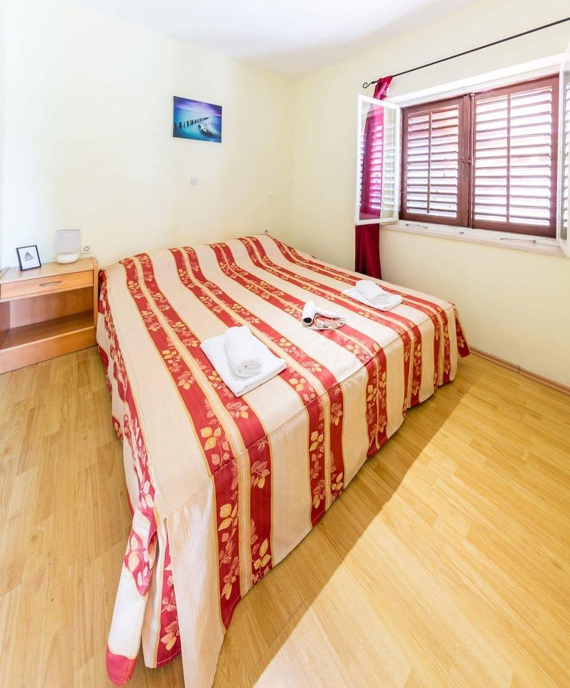 Apartments Vlahušić