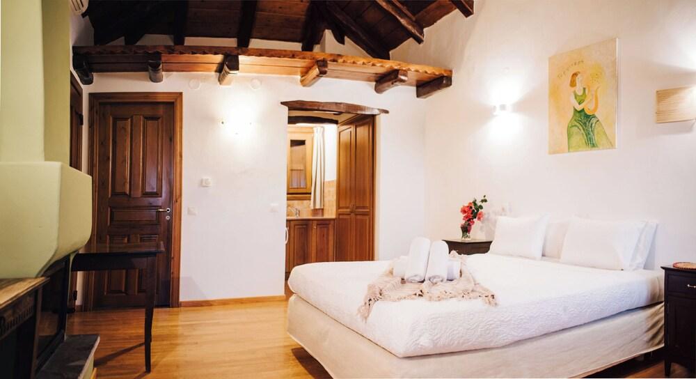 Hotel Alkifron Kala Nera