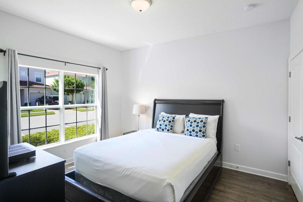 Private Pool Getaway! Near Theme Parks!