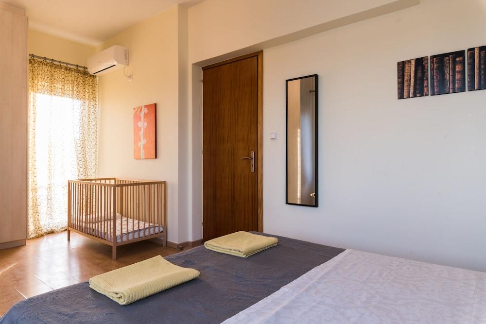 Alexander Apartments Airport